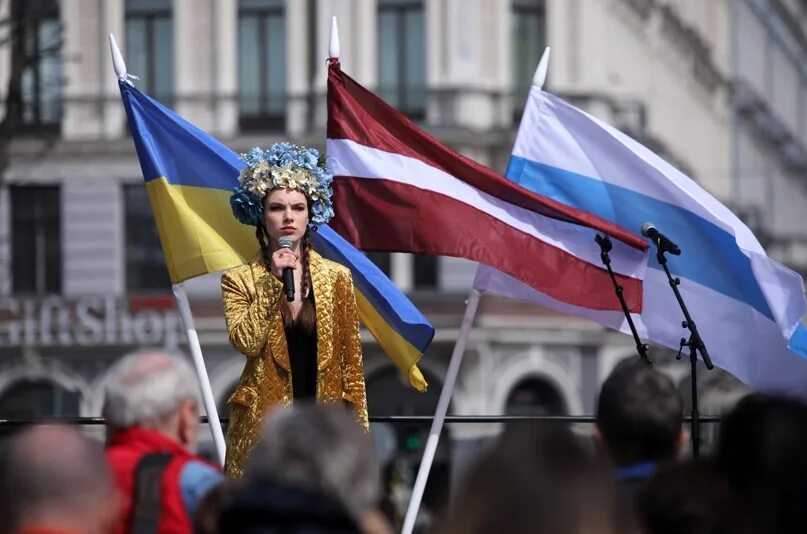 Митинг украинцев. Украинцы в Латвии. Митинги украинцев в Европе. Украинцы в Армении. Богатые украинцы в Европе.