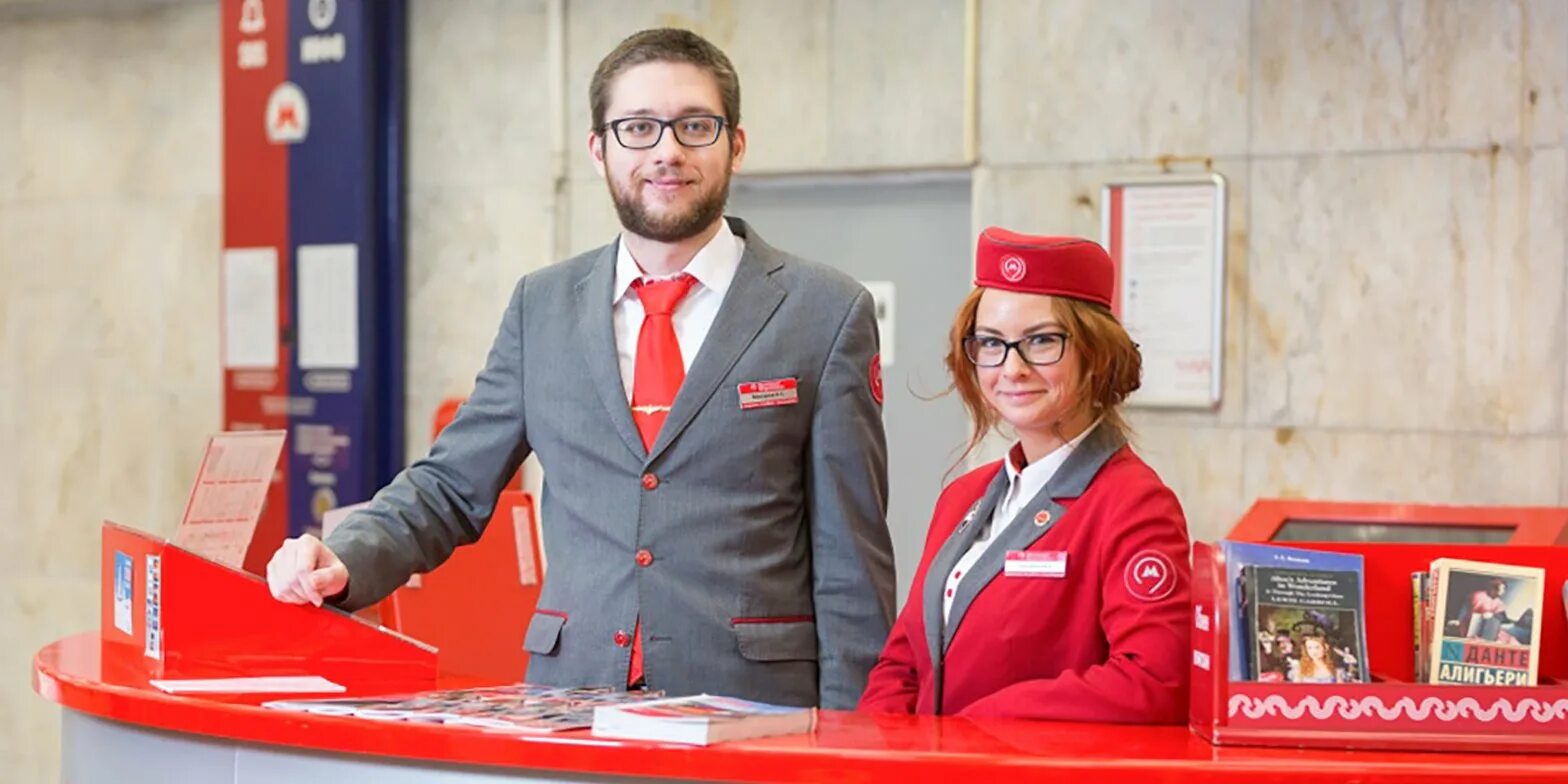 Информационная стойка живое общение в метро. Стойка живое общение в метро. Стойка живого общения в метро пушкинская. Живое общения москва. Живое общения москва.