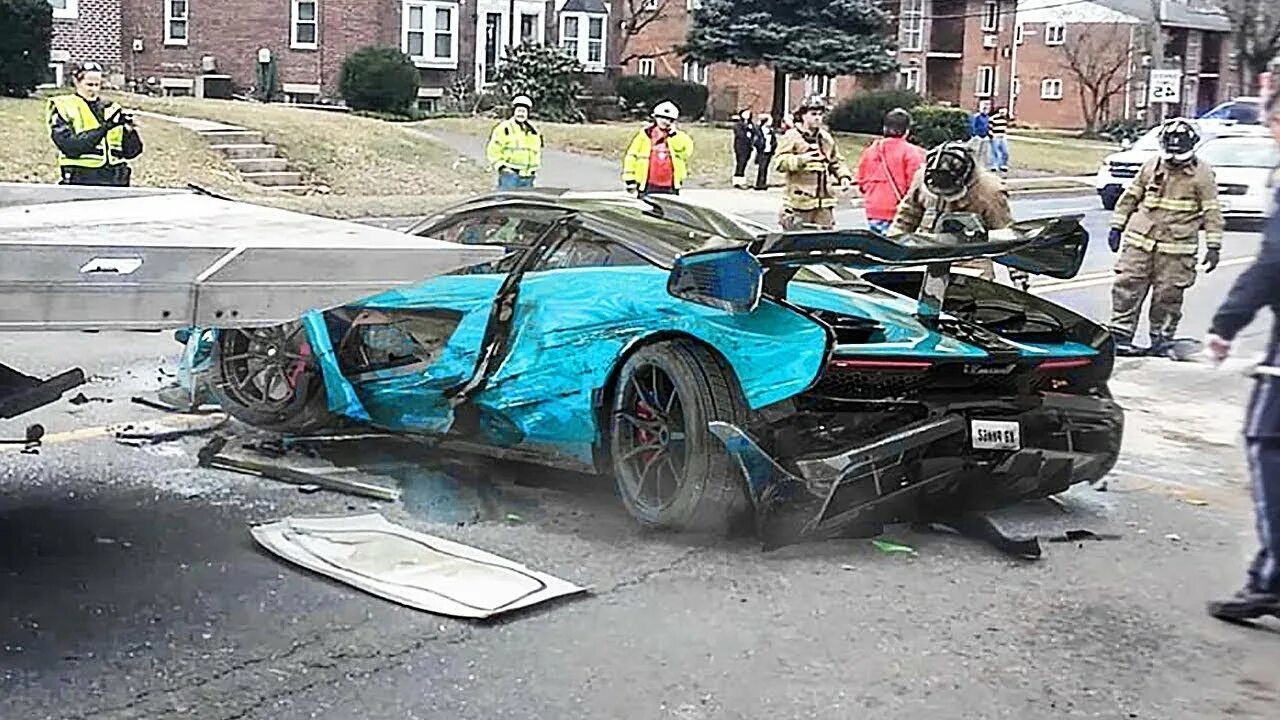 Look at that car it crash. Форд мустанг 1 разбитый. Look at that car it crash. Форд мустанг 1 разбитый. Look at that car it crash.