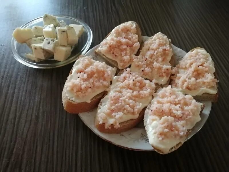 Датские бутерброды. Бутерброд с крилем и огурцом. Тарталетки с начинкой криль. Бутерброды с икрой и креветками. Бутерброды с крилем.