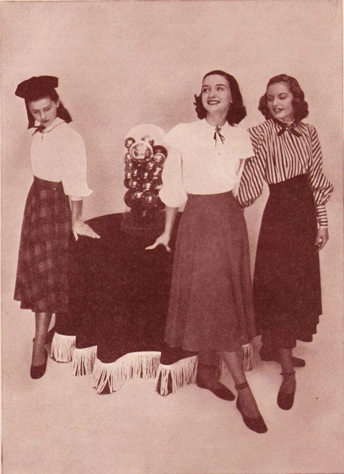 Одежда во время войны. Мода 1940х Америка. Мода 1940 Америка. Мода СССР 1940-Х. Мода 1940х годов женщины Чикаго.