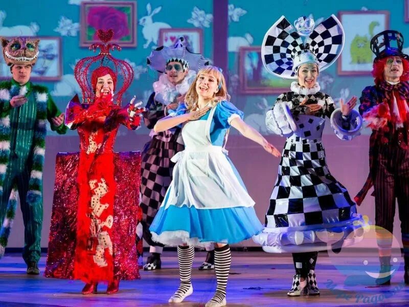 Мюзикл чудеса и куралесы театр мюзикла. Алиса чудеса и куралесы. Мюзикл алиса в стране чудес в театре. Чудеса и куралесы театр мюзикла. Московский театр мюзикла чудеса и куралесы.
