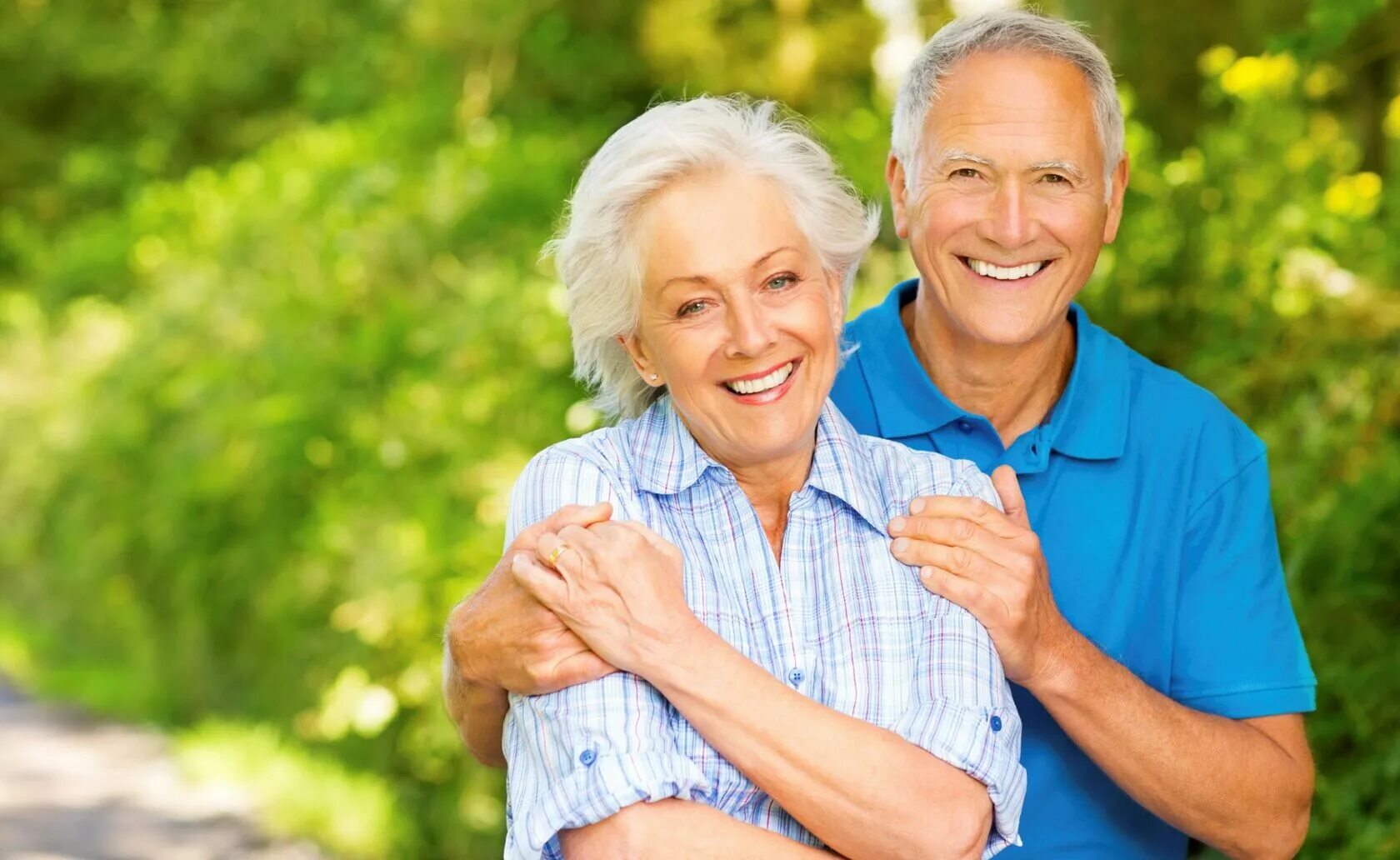 Почему люди в любом возрасте. Пожилые люди. Счастливые бабушка и дедушка. Здоровые пожилые люди. Счастливые и Здоровые пожилые люди.