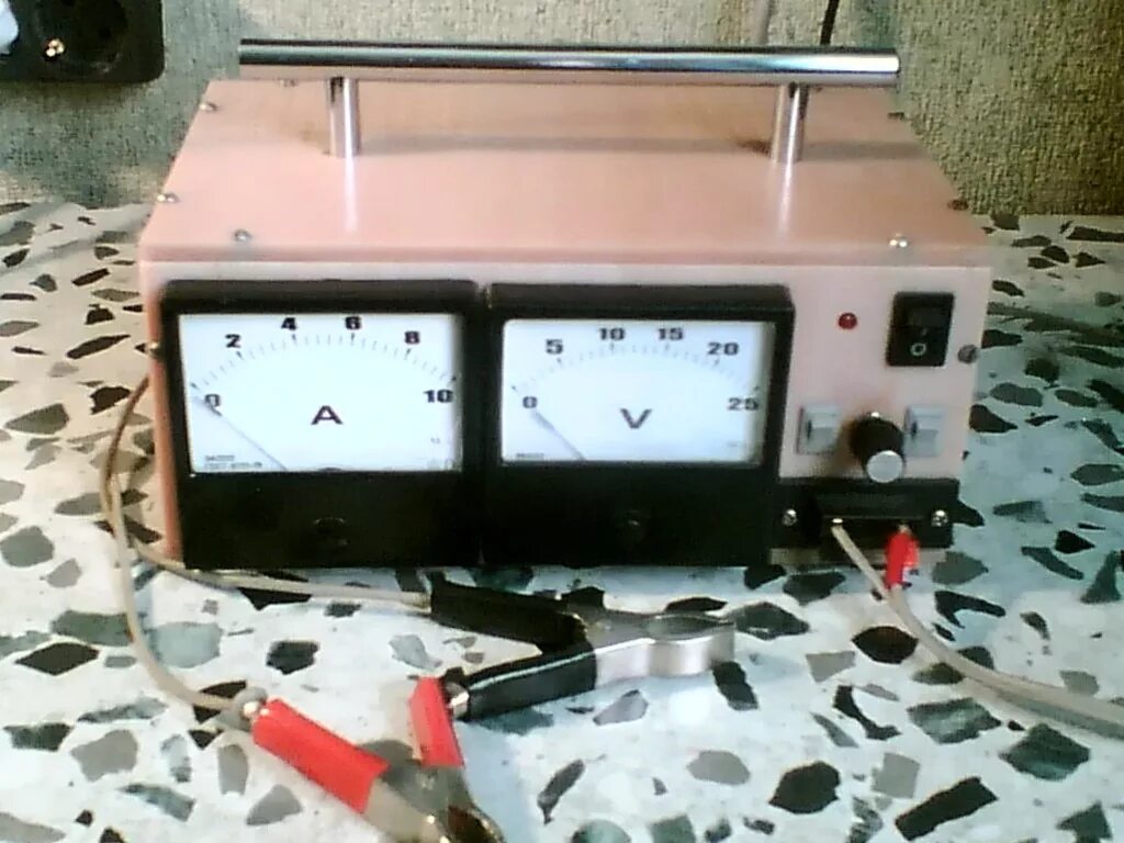 Советские зарядные устройства для автомобильных аккумуляторов 1982. Советский импульсный зарядник для аккумулятора автомобиля. Трансформатор зарядки 12-24 ЗИЛ. Советское зарядное для аккумулятора.