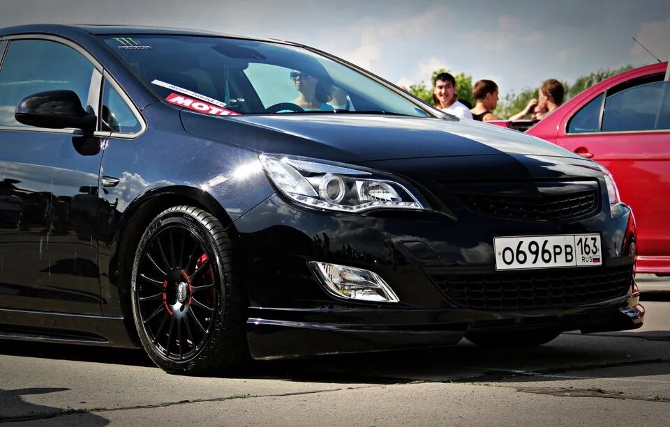 Тюнинг опель j. Opel Astra j Black Tuning. Тюнинг Opel Astra j 2012. Opel Astra 2012 тюнинг.