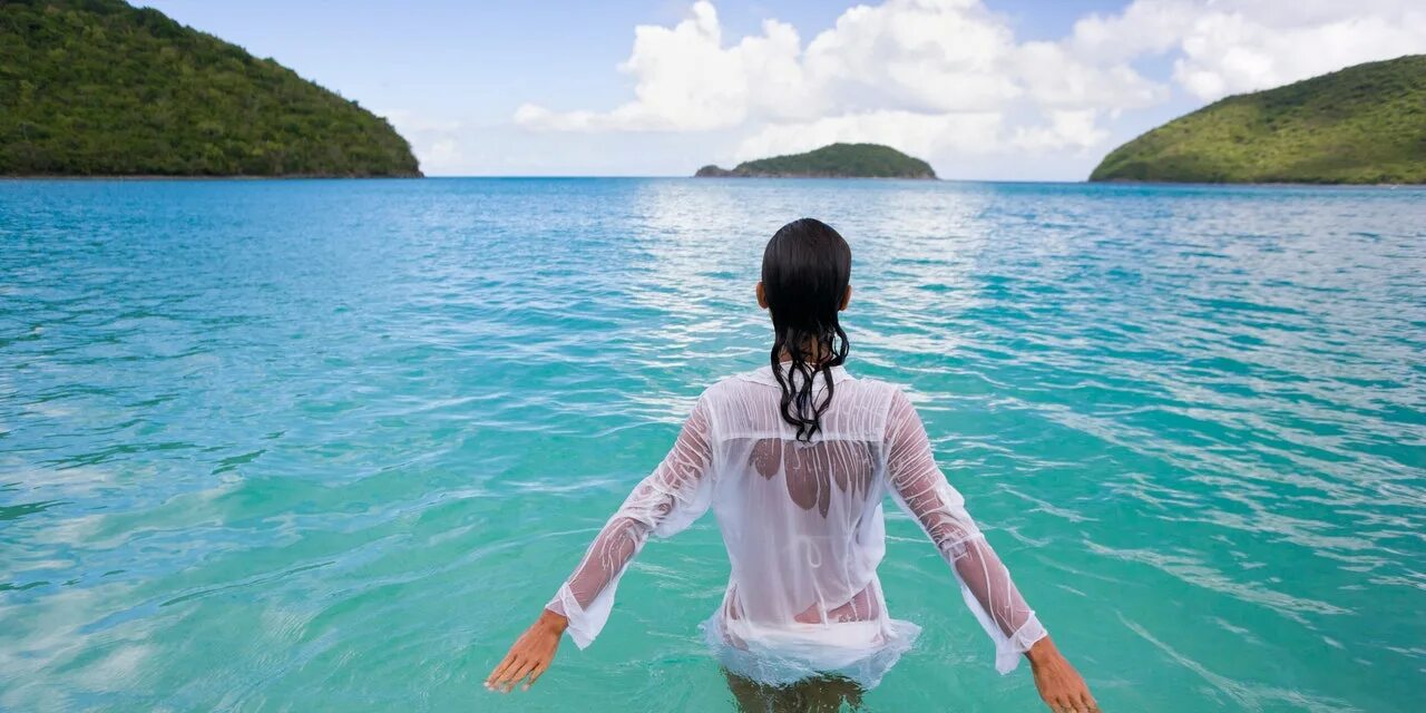 Остров девушек читать. Девушка на острове. Остров девушек читать. Тропические девушки. Красивые женщины на острове.