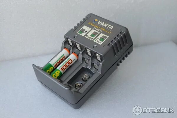 Зарядное устройство для аккумуляторов космос. Зарядка для батареек varta 57039. зарядка варта для аккумуляторных батареек. зарядное varta 4 aa 2 крона. зарядное устройство для аккумуляторов аа varta.