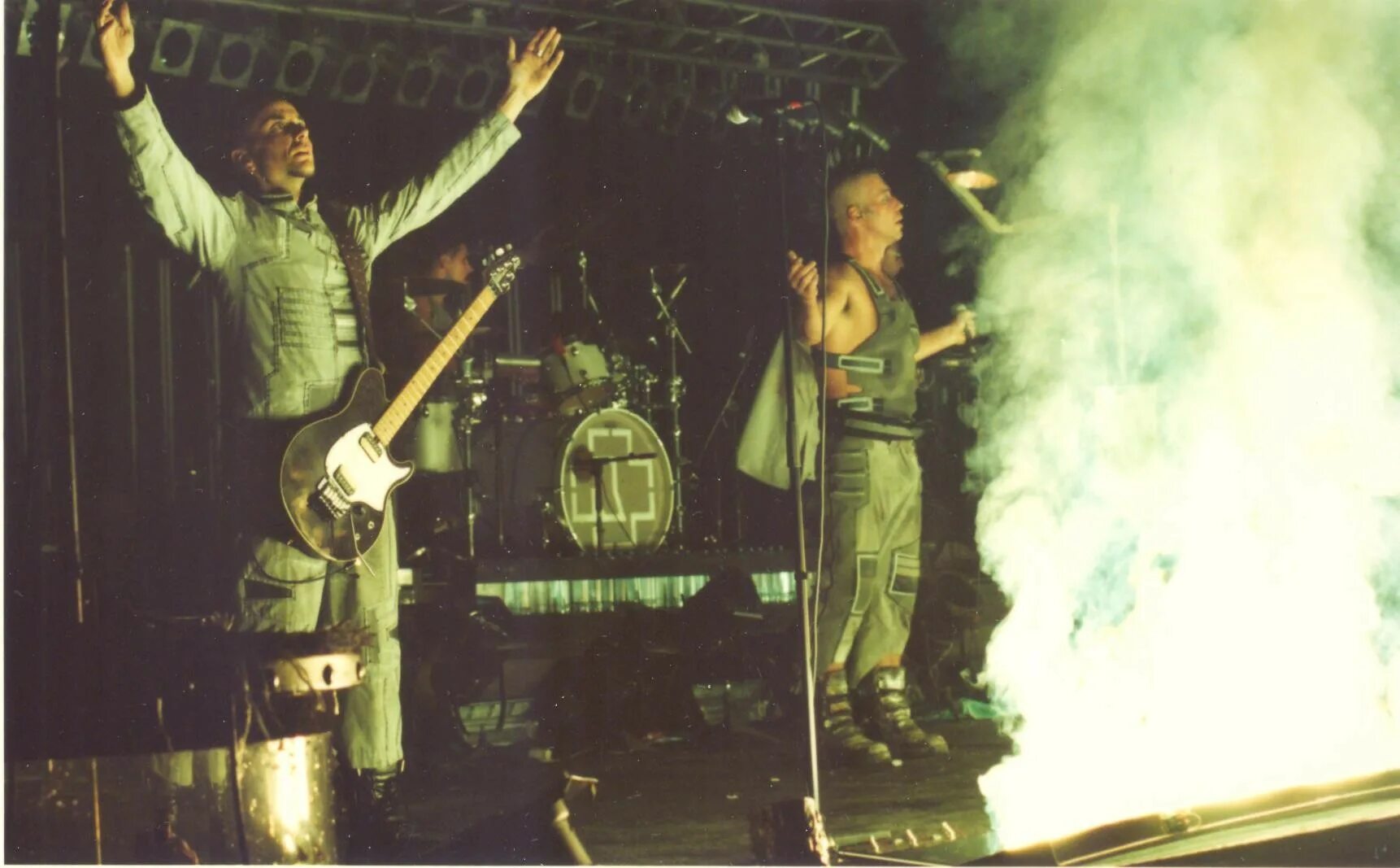 Rammstein 2001 Mutter Tour Тилль. Rammstein концерт 1995. Rammstein 2001. Rammstein Санкт Петербург 2001.