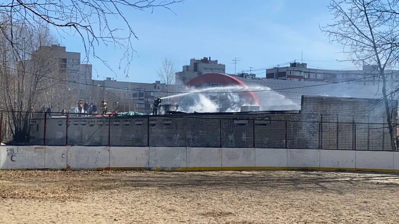 Пожар в казанском танковом. 186 Школа Казань пожар. Пожар в школе Казань. Пожар в школе 2021. Пожар в лицее 186.