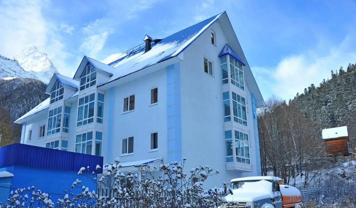 , 60, курортный посёлок домбай. гостиница вершина домбай. бизон карачаевская ул 60 курортный поселок домбай. вершина карачаевская ул. гостиница меридиан домбай.