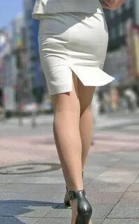 Жібек мөлдір трусикидегі жас қыздардың сексі