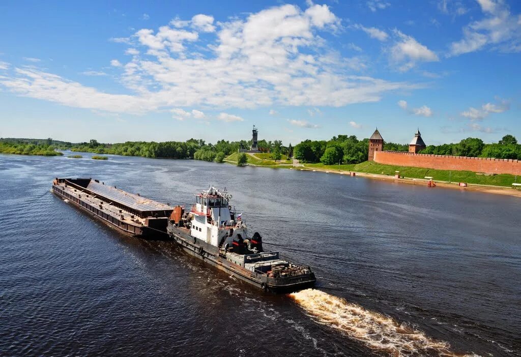 Волхов новгородская область. Река Волхов Великий Новгород. Берег реки Волхов в Великом Новгороде. Река Волхов Ленинградская область. Река Волхов Новгородская область.