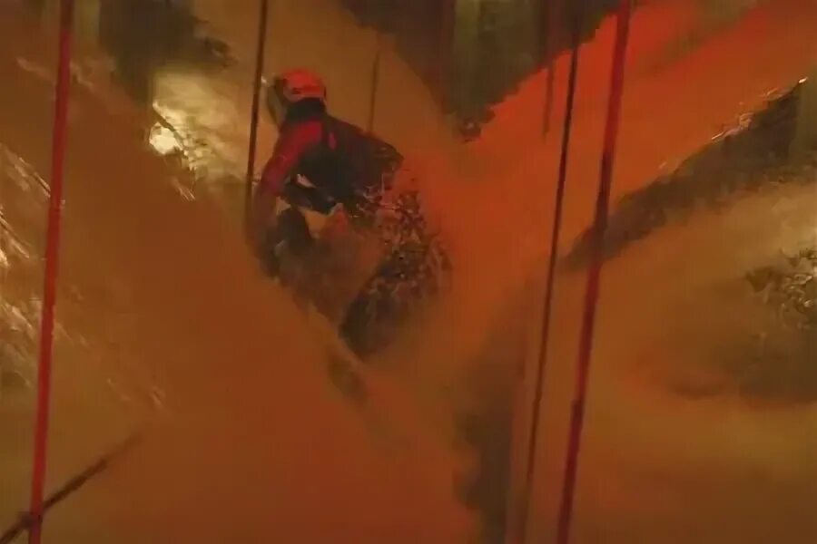 Цунами: выжить любой ценой (2010). Цунами выжить любой. Эйитиро хасуми. Цунами: выжить любой ценой (2010). Za rasuto messêji: umizaru 2010.