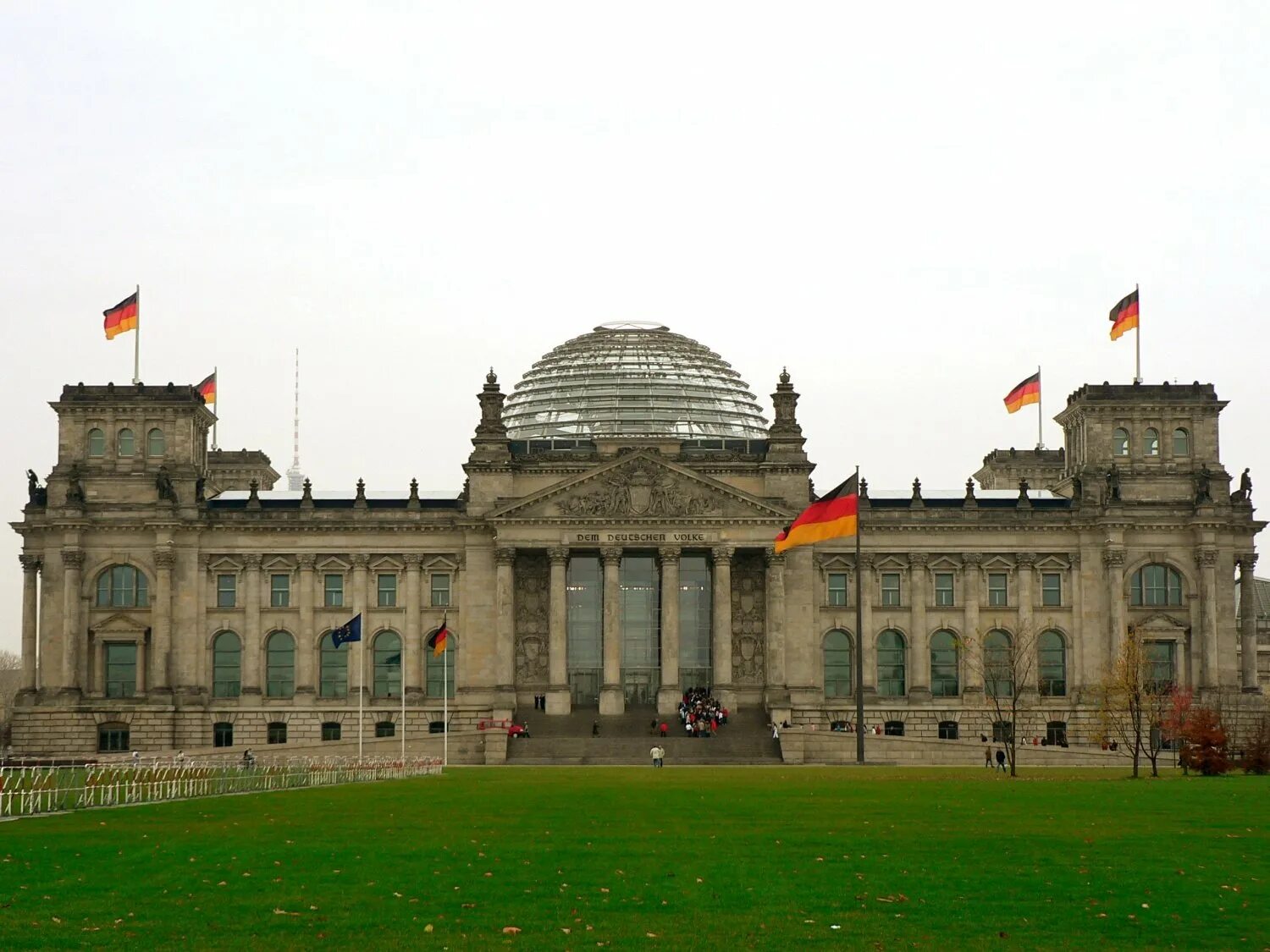 Парламент в рейхстаге 9. Германия берлин рейхстаг. здание рейхстага в берлине. парламент германии бундестаг. достопримечательности берлина рейхстаг.