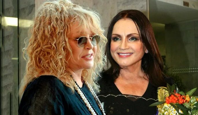 Пугачева ротару сколько лет. София ротару 2020 и пугачева. Пугачева ротару сколько лет. София ротару и алла пугачева. Пугачева и ротару.