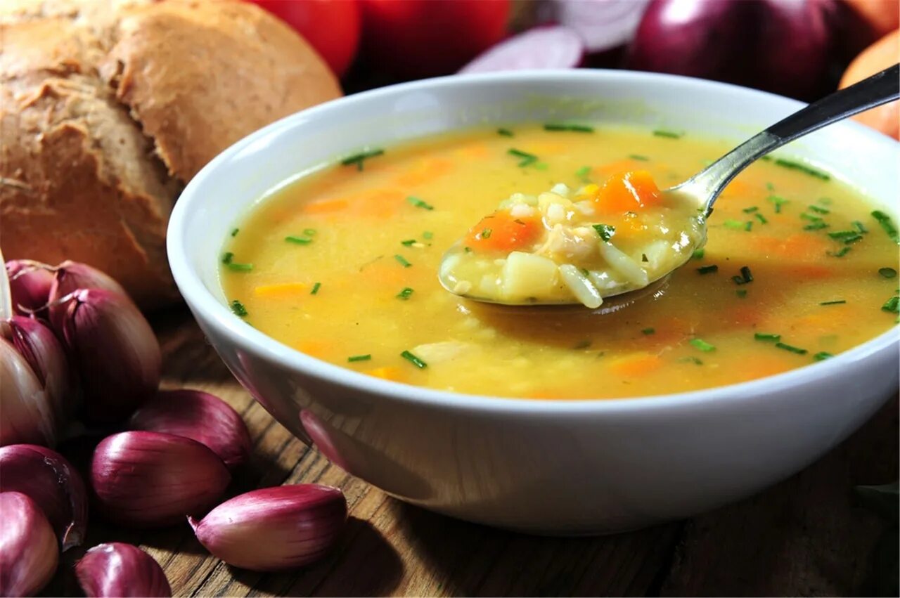 Для супа. Горячий суп. Тарелка супа. Красивый суп.