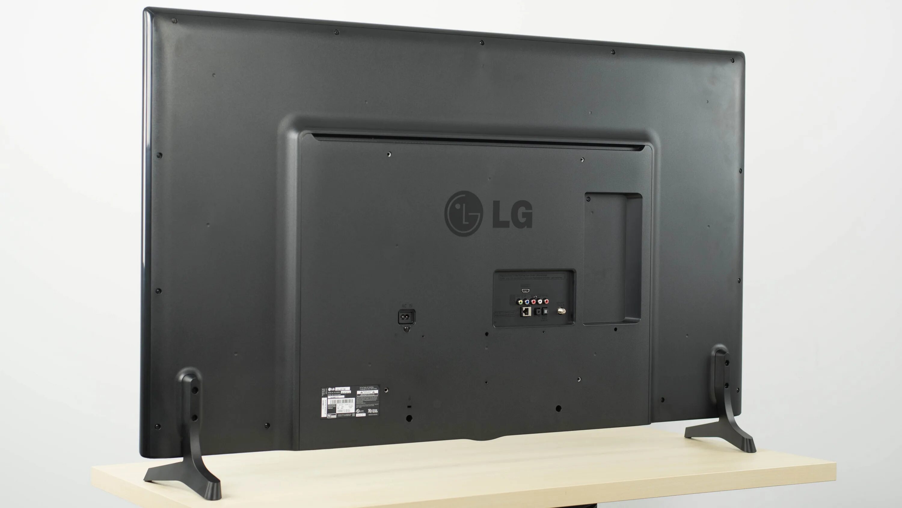 Телевизор LG 42 U 620. LG 42le4500 ножка. Ножки для телевизора LG 42lb565v. LG 47sl9000 VESA. Чехол для телевизора lg