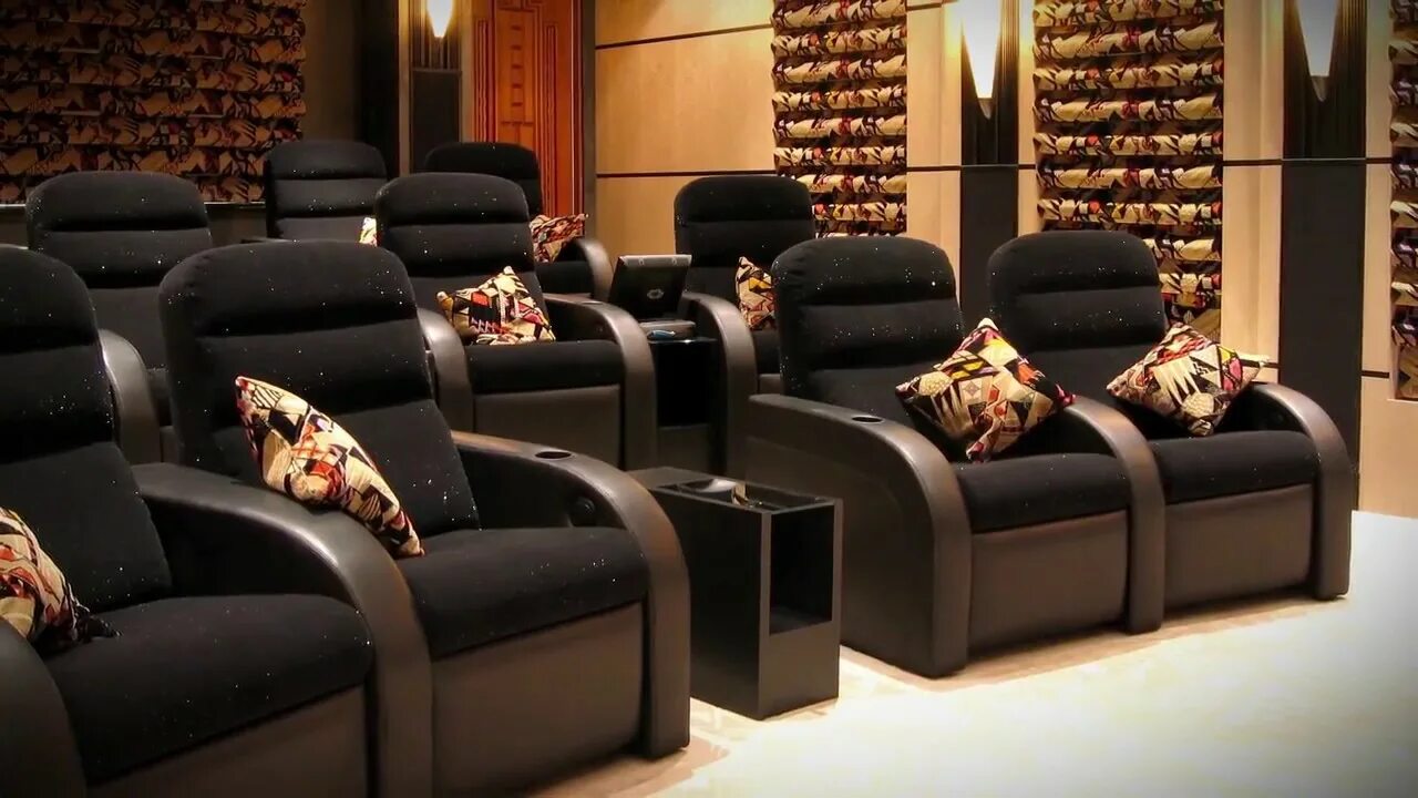 Theater seating. Кресло для домашнего кинотеатра. Кресла в кинотеатре. Кресла для кинозала. Кинотеатр с диванами.