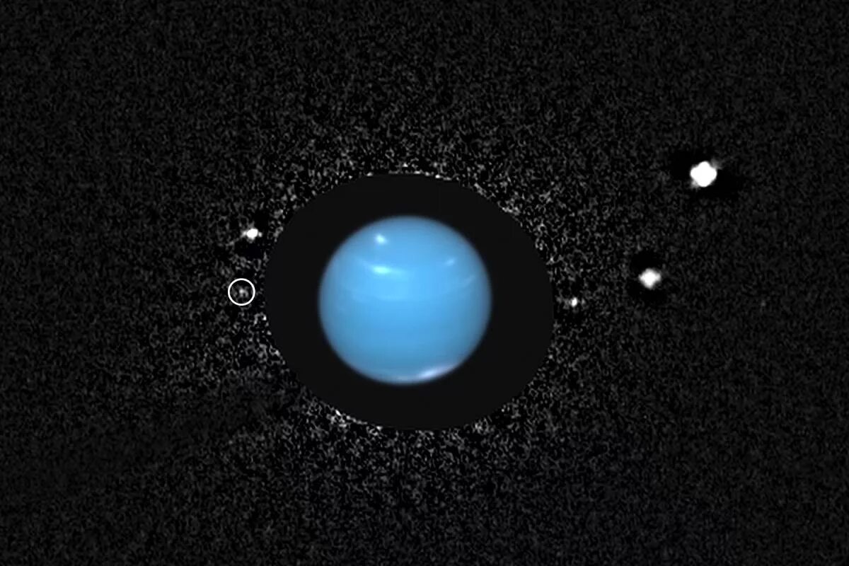 Нептун Планета телескоп Хаббл. Наяда Спутник Нептуна. Нептун снимки Хаббла. Нептун через телескоп Хаббл. Черный нептун