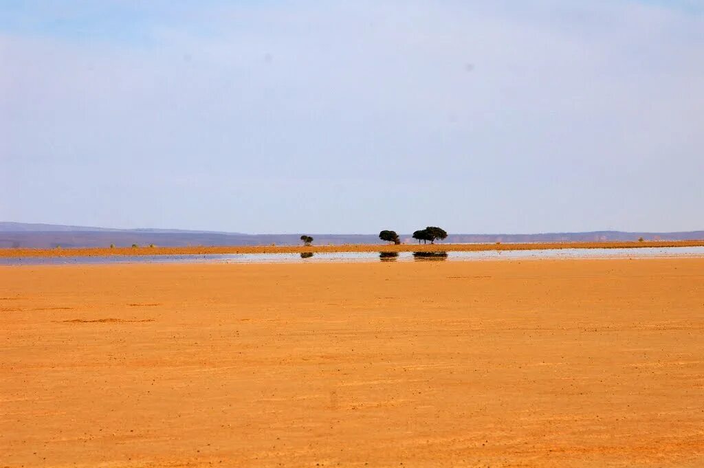 Оптическое явление в пустыне. Мираж природное явление. мираж оптическое явление. мираж в пустыне явление. нижний мираж.