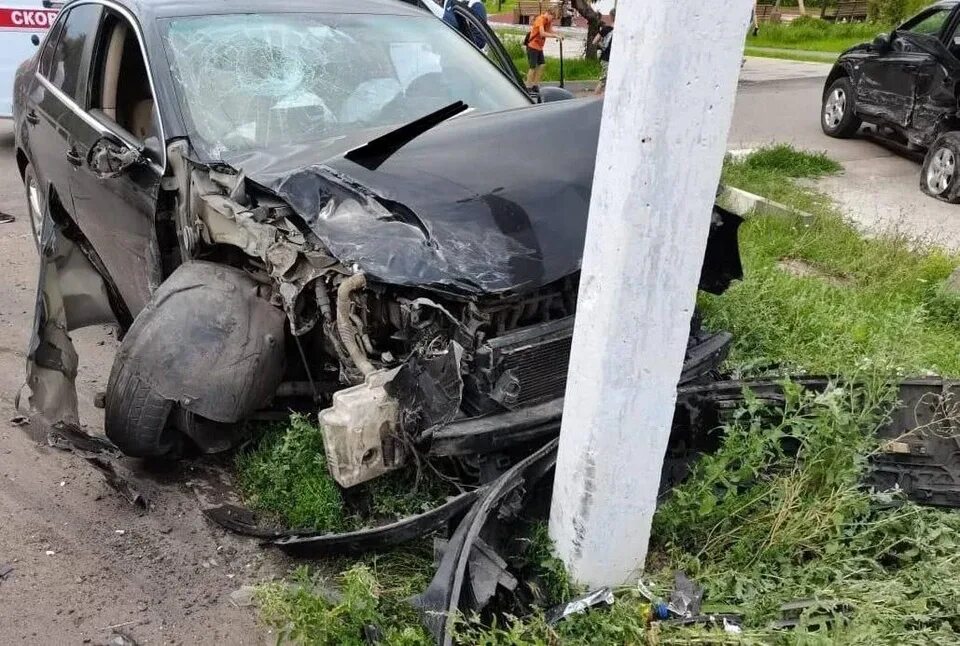 В Воронеже ранним утром легковушка врезалась в столб и загорелась - Интернет-кан