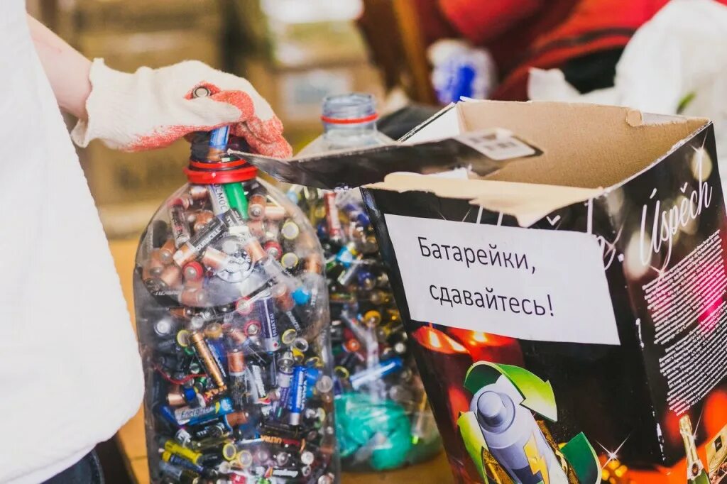 Контейнер для острого инструментария. Воспользоваться сбор. Батарейки переработка утилизация. Сбор использованной тары. Сбор батареек для утилизации.