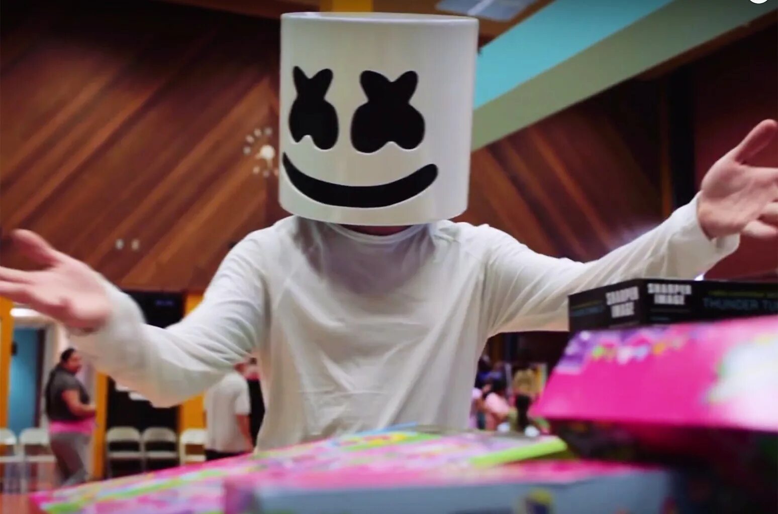 Marshmello слушать. Семья marshmello. диджей маршмеллоу семья. маршмеллоу деанон. marshmello сет.