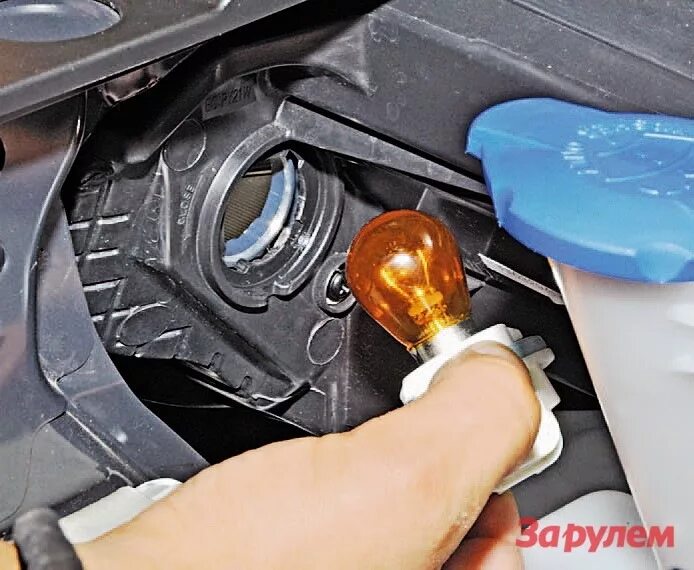 Replacing headlight bulbs Citroen Berlingo II 2012