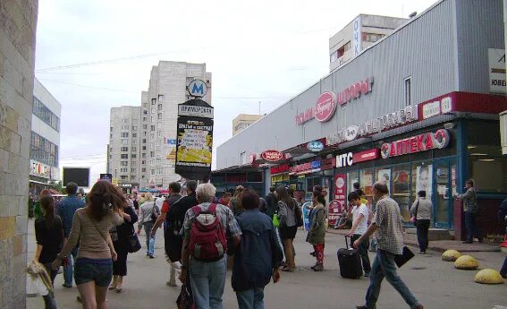 Приморская метро. Метро Приморский магазин Санкт Петербург. Магазины у метро Приморская. Магазин Ultra у метро Приморская 2000. Магазины метро приморская