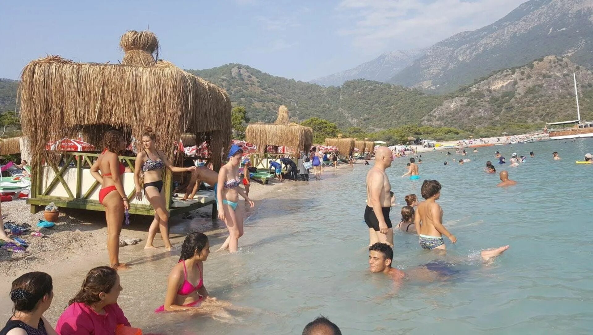 Можно ли купаться в турции в апреле. Пляж Kumburnu. Пляж голубая Лагуна Турция. Дикие пляжи Фетхие. Пляж Кумбурну в Олюдениз.