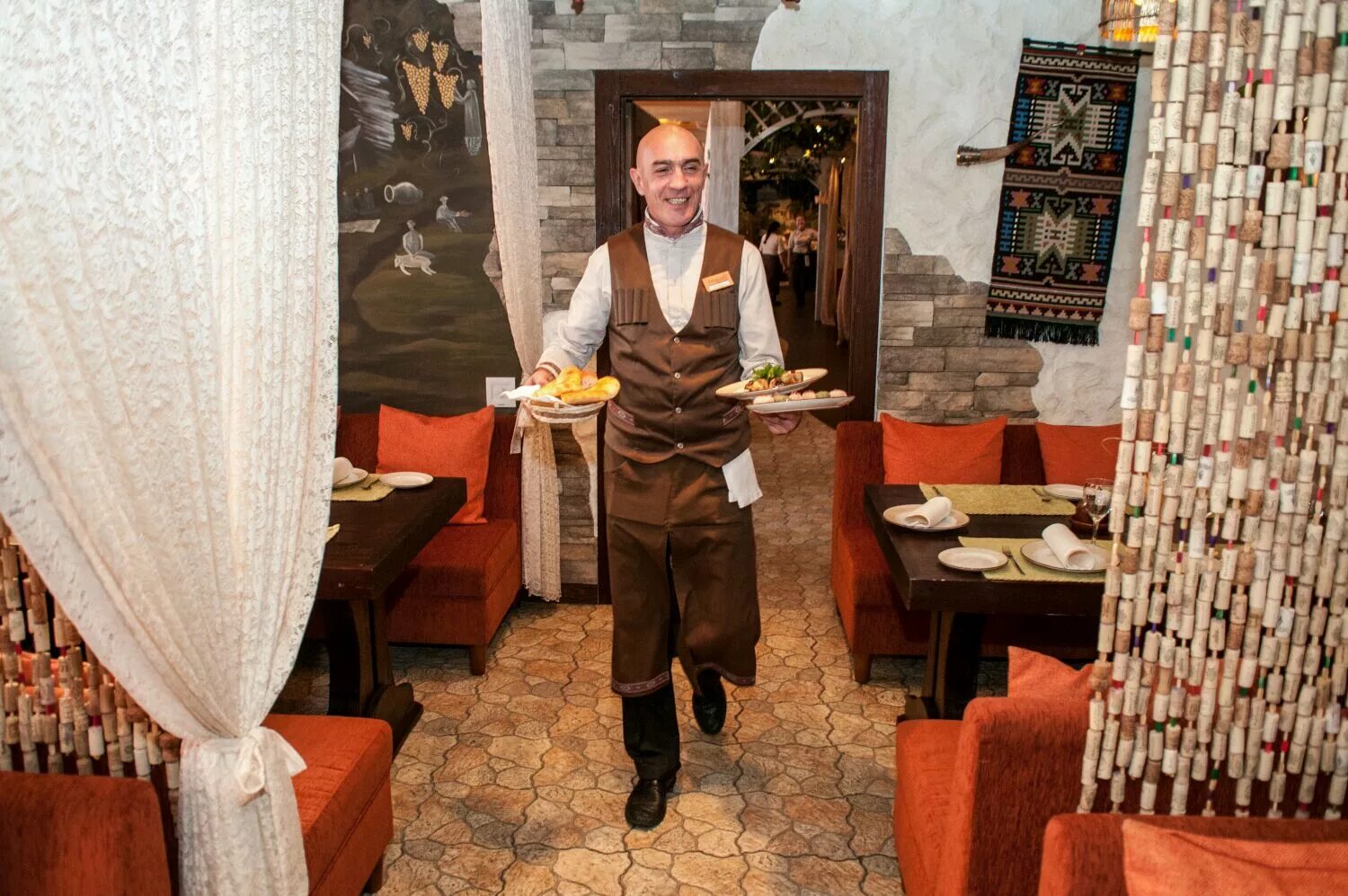 Ресторан кавказская пленница екатеринбург на бардина,меню. Кавказская пленница ресторан азов. Кафе кавказская пленница ереван. Ресторан кавказская пленница екатеринбург на бардина. Гостиница юность екатеринбург бардина 21.