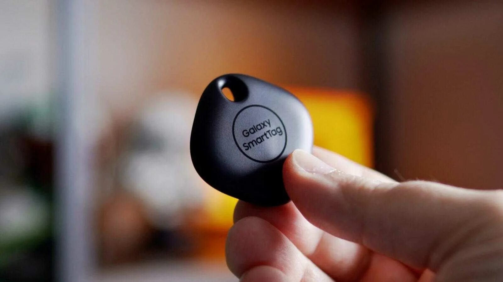 Метка galaxy smarttag. Smart tag самсунг. Samsung smart tag маячок. Самсунг тег. Самсунг тег.