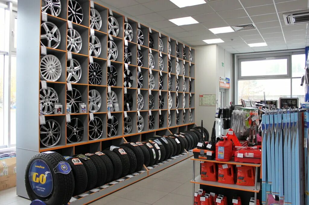 Kolobox шины. Шины колобокс нижний новгород. Ул коминтерна 39. Магазин колобокс в нижнем новгороде. Колобокс вывеска.