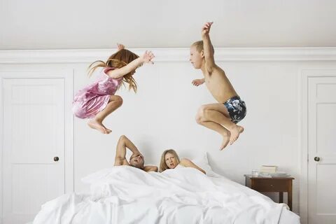 Родители занимаются любовью