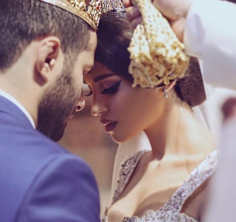 Он любит королеву