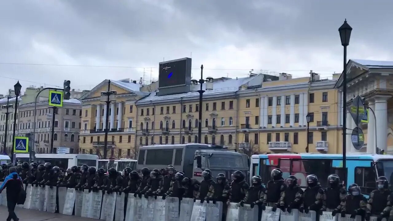 Задержания в Петербурге на Сенной площади 31 января. Сенная площадь Санкт-Петербург. Сенная площадь митинг. Митинг 31 января 2021 в СПБ. Стрельба на сенной