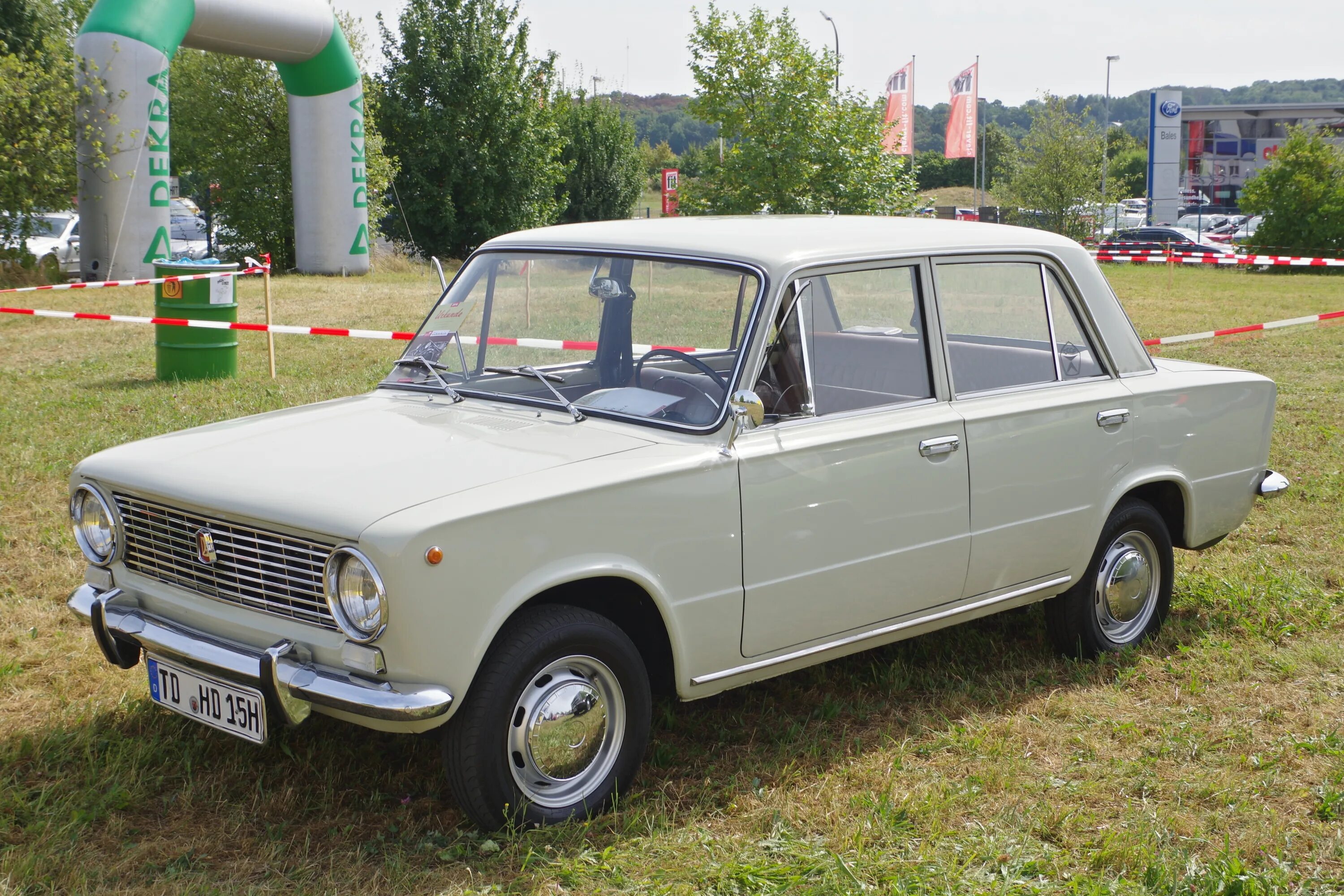 Первый выпуск жигулей. ВАЗ-2101 Жигули автомобили ВАЗ. ВАЗ 2101. 1 ВАЗ 2101.