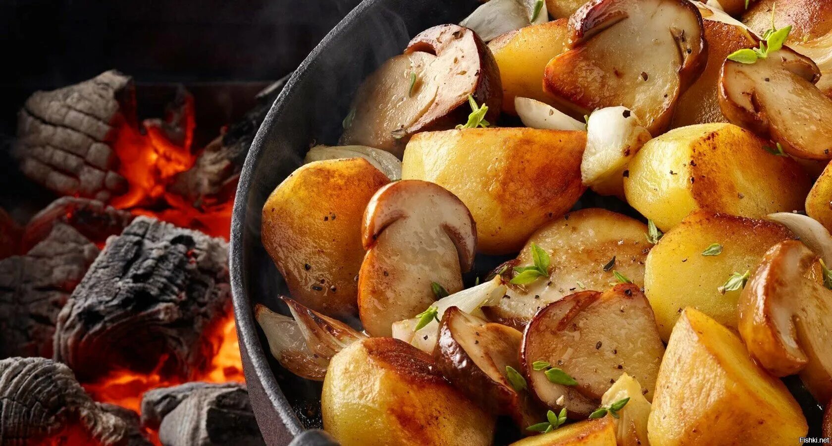 Сколько готовить картошку в углях. Картошка с грибами. Картофель по деревенски с грибами. Картошка с белыми грибами. Жареный картофель в духовке.
