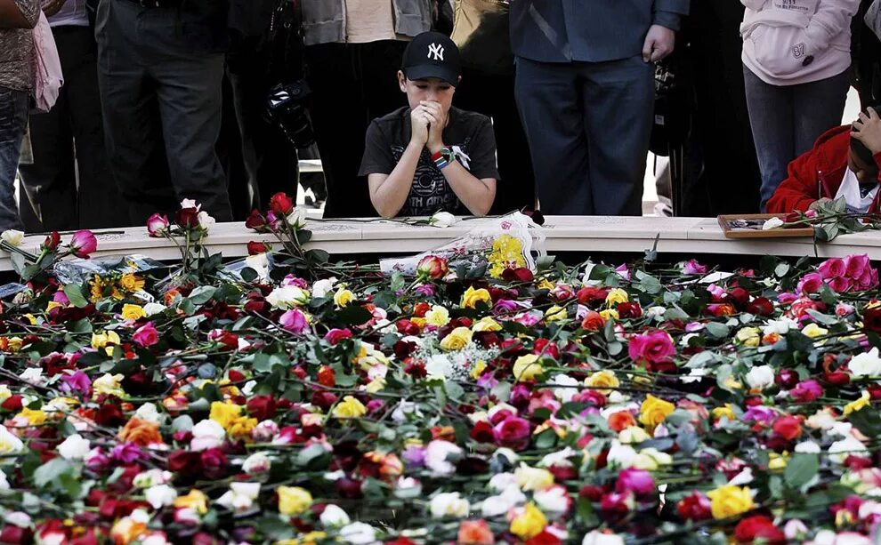 Теракт 11 сентября пентагон. Сентябрь жертва. Память погибшим 11 сентября 2001. Башни близнецы 11 сентября погибшие. Теракты 11 сентября 2001 года.