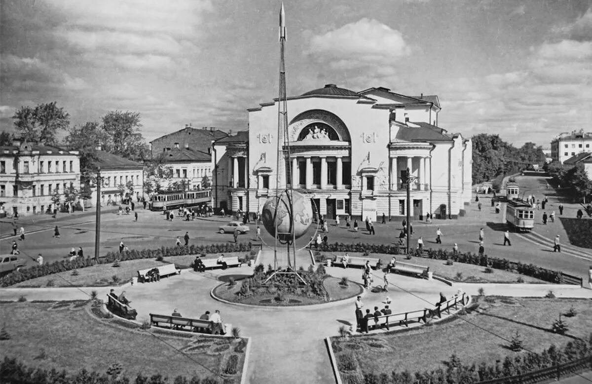 Волковская площадь. Волковская площадь. Театральная площадь ярославль. Октябрьская площадь ярославль. Волковская площадь.
