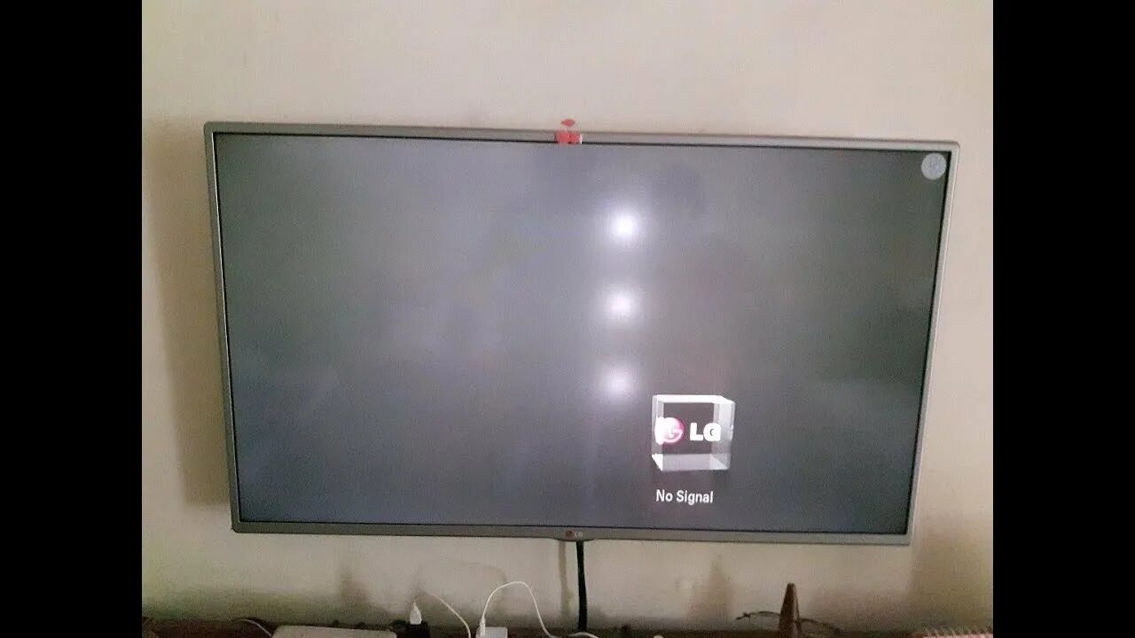 Телевизор lg появилось белое пятно. Появилось светлое пятно на экране телевизора самсунг. Телевизор lg появилось белое пятно. Телевизор lg появилось белое пятно. Телевизор samsung засветка экрана.
