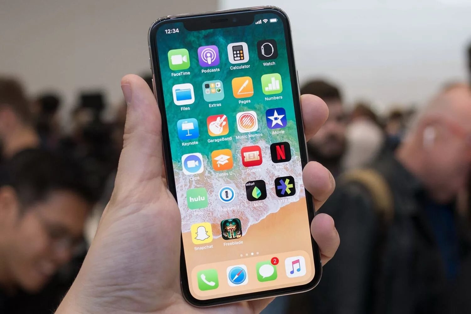 Звуки нового айфона. Iphone x. Apple iphone 10. Айфон 10 в 2018. Iphone 10 narxi.