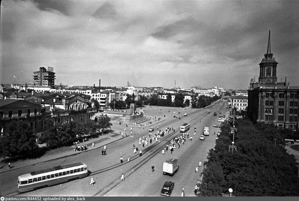 Города ссср свердловск. Екатеринбург свердловск, площадь 1905 года. Урал город свердловск. Урал город свердловск. Урал город свердловск.