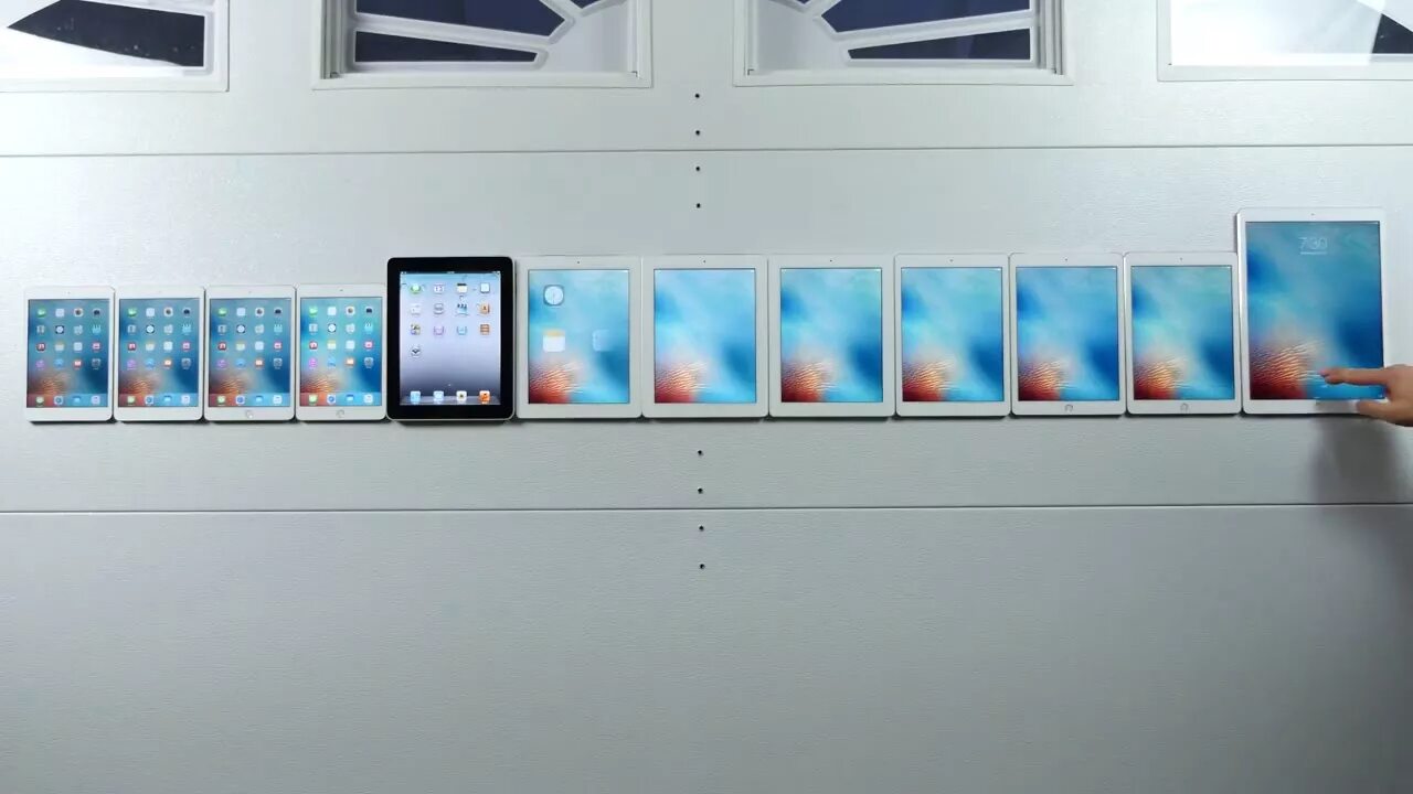 Поколения планшетов apple. Apple IPAD Эволюция. Эволюция планшетов Apple IPAD. Линейка айпадов. Линейка планшетов IPAD.