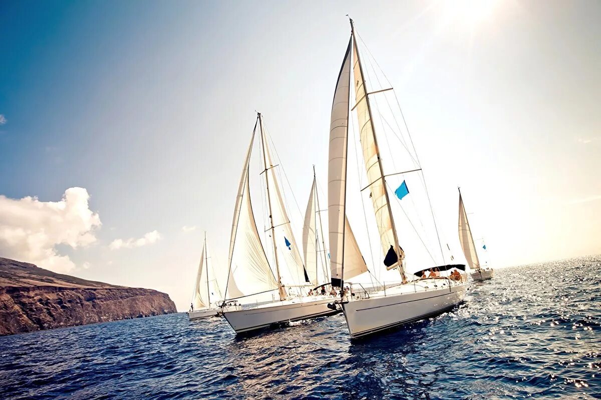 В жаркое летнее время парусным морским судам. Крейсерская парусная яхта. Sailing Yacht a парусная яхта. Яхта парусная Гретта. Парусная яхта Катран.