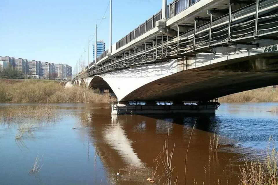 Мост через реку вятка. Река вятка киров. река вятка киров мост. мост через реку вятку киров. новый мост киров.