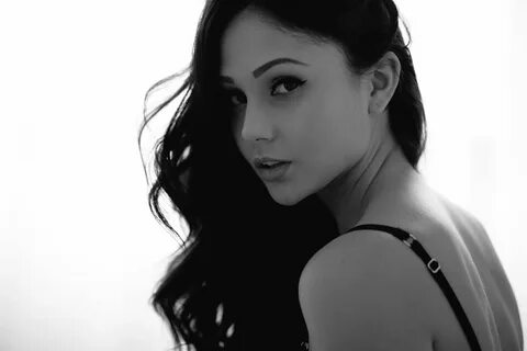 Ариана Мари фото.