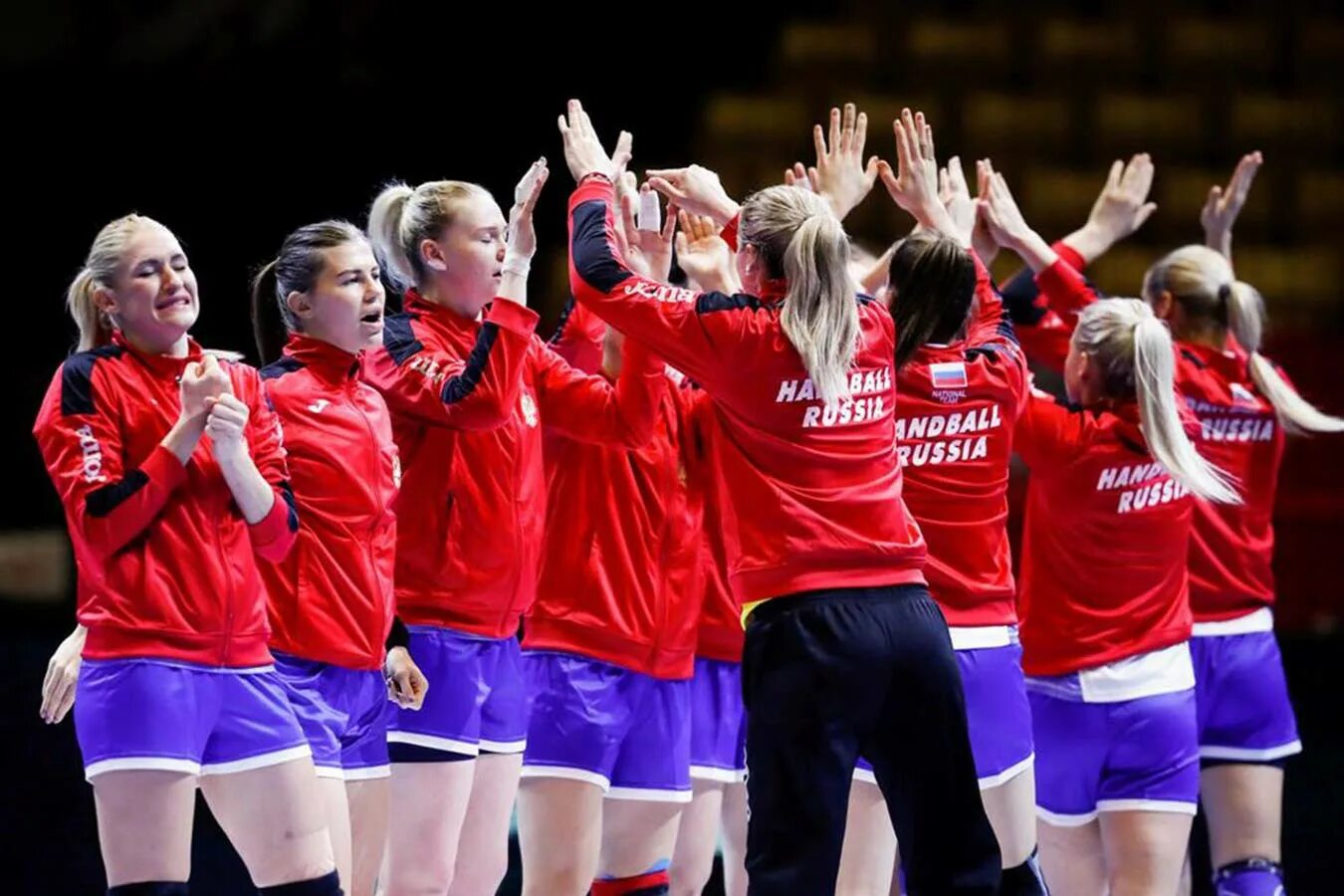 Сборная по гандболу женщины ростов на дону. Российская команда по гандболу мужская. Гандбольная команда лада тольятти. Сборная россии по гандболу женщины 2020. Мужская сборная россии по гандболу 2021.