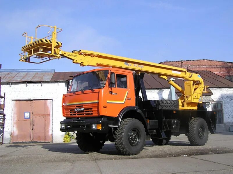 Японская автовышка 10 метров. Аренда автовышек 22. Автовышка телескопическая 22 метра. Socage t322. Аренда автовышек 22.