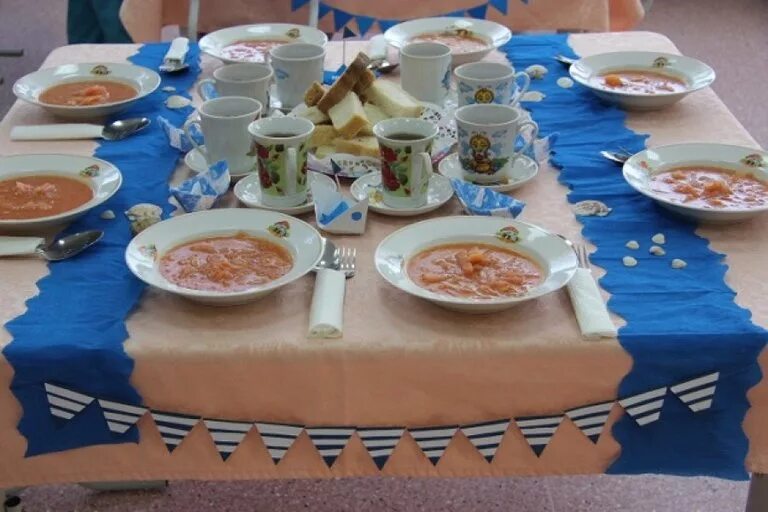 Сервировка в детском саду картинки. Сервировка стола в детском саду. сервировка детского стола в детском саду. накрытый стол в детском саду. сервировка стола в садике.